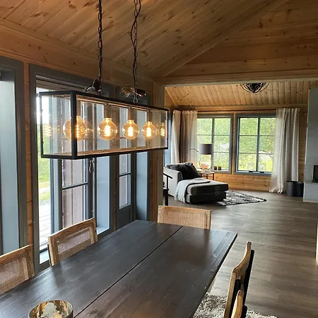 Spacious And Stylish Mountain -